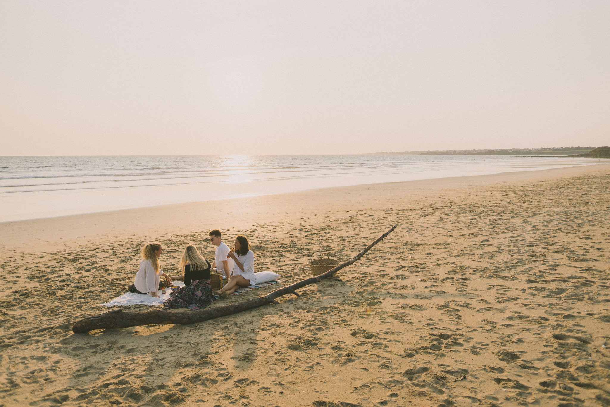 ©Louise Garin - LBST - Pique-nique sur la plage de Pen Er Malo à Ploemeur